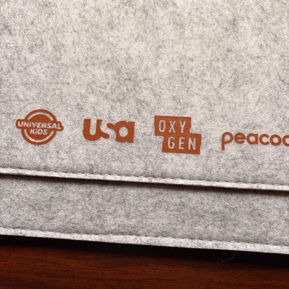 NWOT Universal Laptop + Tablet Sleeve Gray Felt /Brown Pleader Promotional Gift